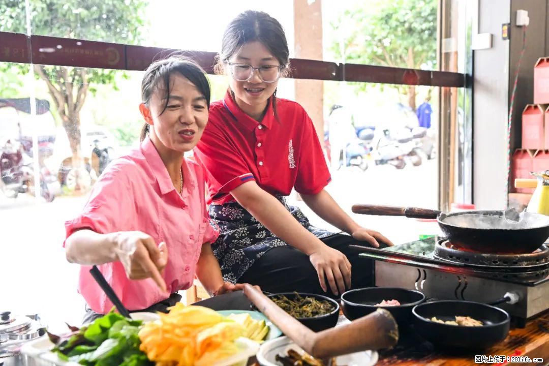 全网追的“扁担女孩”，找了一份暑假工，时薪12元 - 甘孜生活资讯 - 甘孜28生活网 ganzi.28life.com